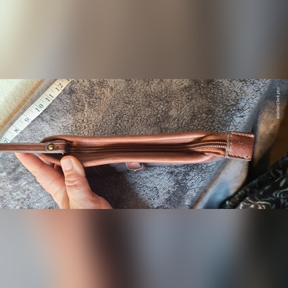 EUC BOC wristlet - Picture 3 of 7